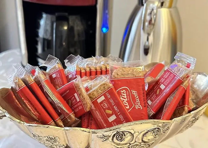 Bed & Breakfast The By An *