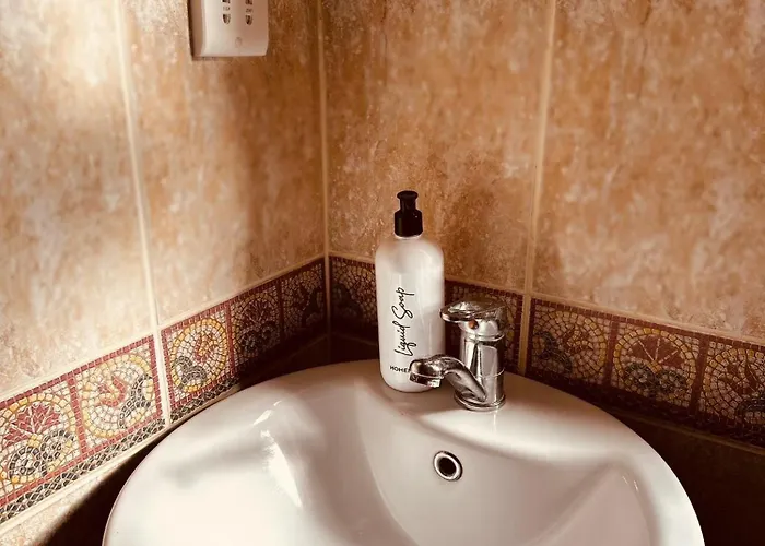 The By An ラピソス